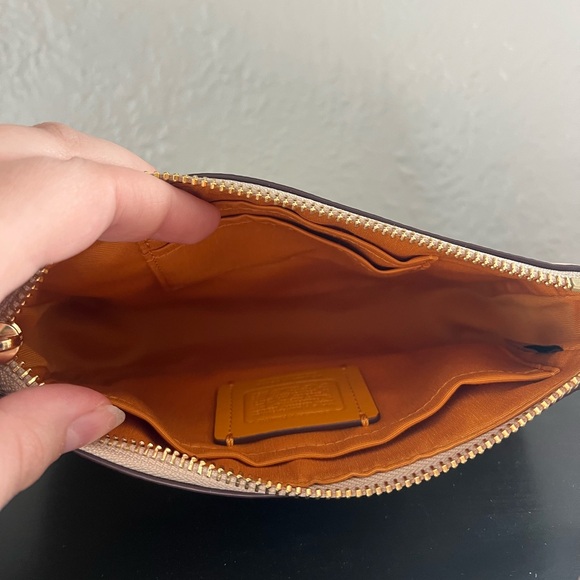 NWT Coach X Peanuts Nolita 19 With Snoopy And Friends Motif Wristlet Purse - Picture 13 of 13